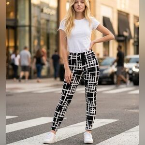 Frank Lyman Design Black and White Geometric Pants